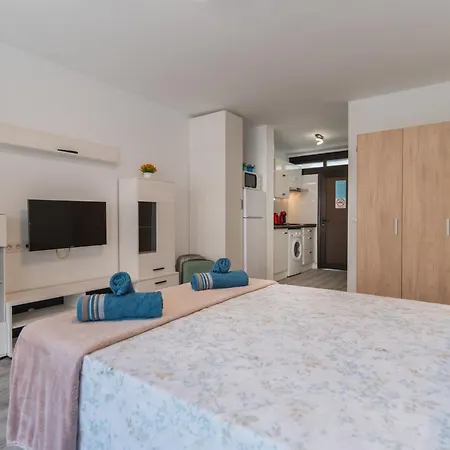 Luxury Quasar Sea View In Olimpia *